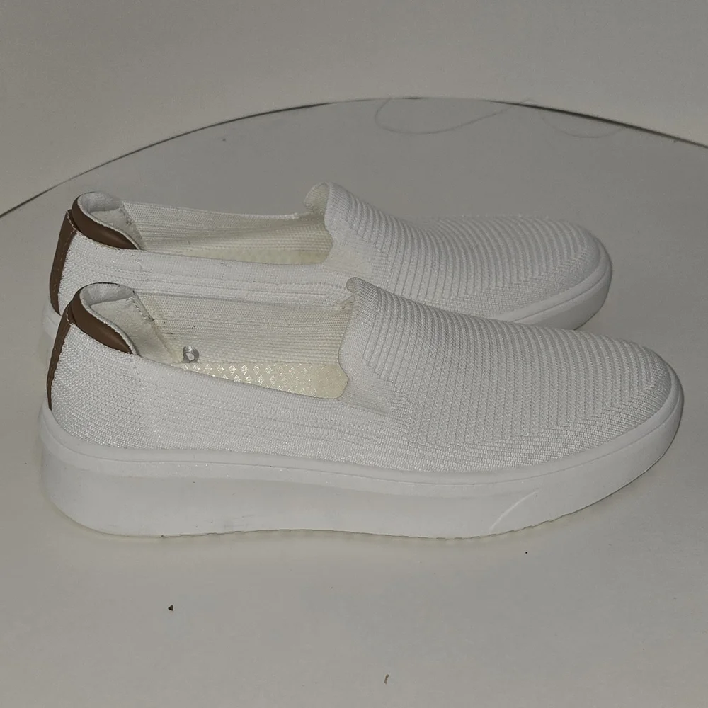 Skechers White Sneakers  Sneakers Shoes 8.5 slip-on Washable